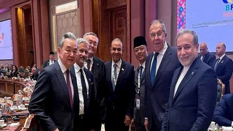 وزير الخارجية يجتمع مع نظرائه من 6 دول خلال قمة البريكس في نيودلهي