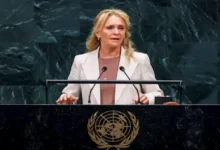 وزيرة خارجية آيسلندا تنتقد نتنياهو: الجبناء أخلاقياً من يرفضون التفاوض ويمنعون المساعدات
