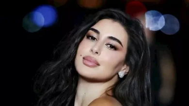 ياسمين صبري تتألق بفستان أحمر في عرض أزياء والجمهور يعبّر عن إعجابه