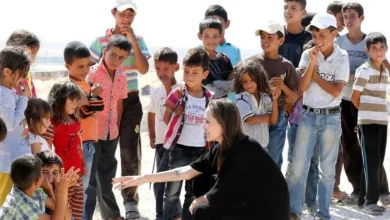 أنجلينا جولي تعبر عن حزنها تجاه الوضع في غزة: أحياء مدمرة وضحايا كثر