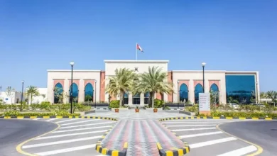 إجلاء 10 أفراد من طاقم سفينة بنمية بعد تعرضها لهجوم قبالة مسندم