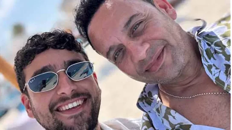 احتفال مصطفى قمر بعيد ميلاد نجله تيام الثلاثين ورد الأخير