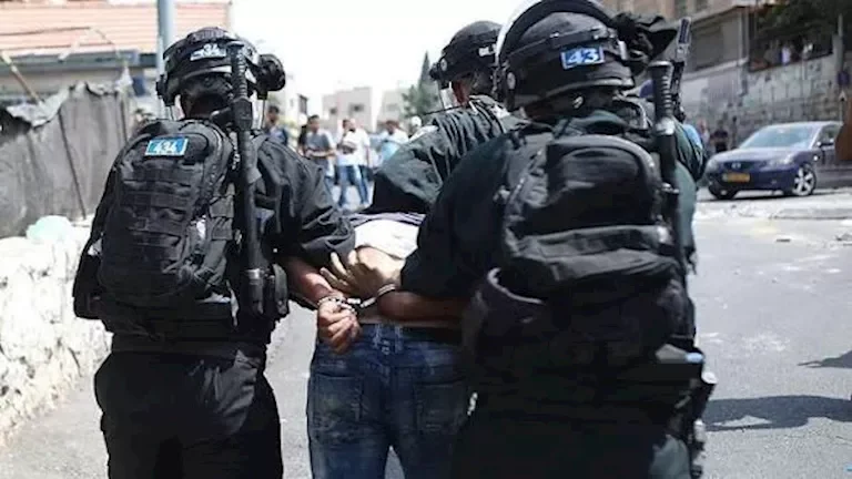 اعتقال 12 فلسطينياً في نابلس وجنين من قبل قوات الاحتلال