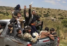 الحوثيون يحاصرون مدينة تعز اليمنية ويستولون على طريق عدن