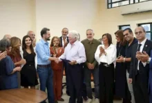 حسين فهمي يتسلم جائزة مهرجان طريق الحرير في الصين لفيلم "القصص"