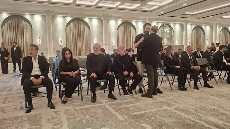 حضور بارز لروجينا وأشرف زكي وتيم حسن في عزاء زوجة صادق الصباح