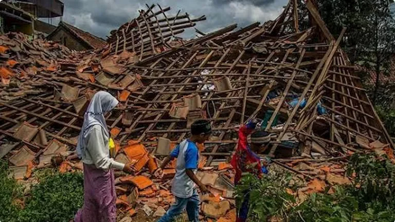 زلزال بقوة 5.9 درجة يضرب منطقة سومباوا في إندونيسيا