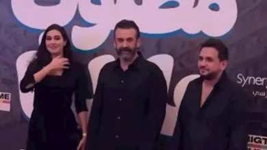 كريم عبد العزيز وياسمين صبري يشاركان في العرض الخاص لفيلم "مطلوب عائليًا" بدبي