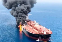 مقذوفات مجهولة تستهدف ثلاث ناقلات نفط في مضيق هرمز والملاحة تتعرض لمخاطر متزايدة