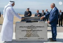 ملك الأردن وولي عهد أبوظبي يشرفان على وضع حجر الأساس لمشروع سكة حديد العقبة – الشيديَّة – معان