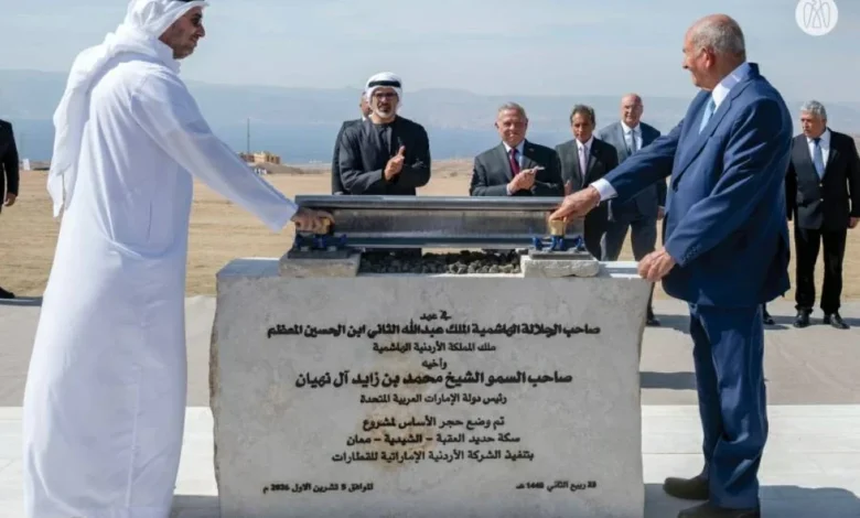 ملك الأردن وولي عهد أبوظبي يشرفان على وضع حجر الأساس لمشروع سكة حديد العقبة – الشيديَّة – معان