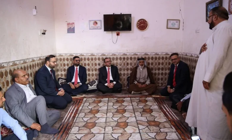 وزير التعليم يمنح ابنة الشهيد كاظم الركابي منحة مجانية لدراسة الطب